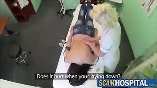ممرضة تمارس الجنس مع المريض على المنضدة دون إشراف طبي