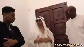أودري رويال يحصل على بوسها العربي استغل من قبل بي بي سي جلسات الديوث