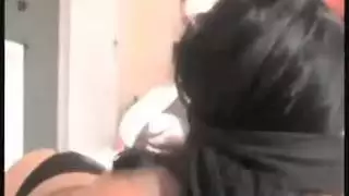 فتاة عربية الثلاثي