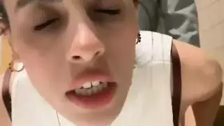 سكس مصري جديد​ سخنة في الحمام على الواقف