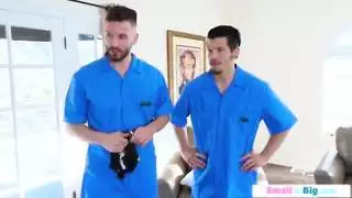 صغيرتي وقحة العربية مارس الجنس من قبل اثنين من الرجال الكبار