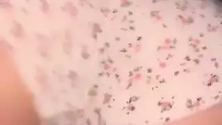 وقحة مسلمة في الحجاب تظهر مؤخرتها العربية تهتز منفردة وتنتشر وترتد