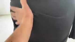 زوجة الأب العربية كانت تقوم بالتنظيف بشكل مثير وحصل قضيبي على مؤخرتها الضيقة ومارس الجنس معها