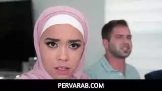 أخت عربية تعطي اللسان سيئة