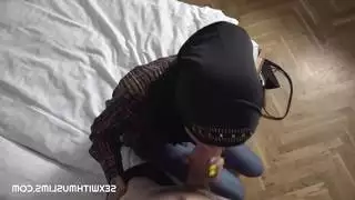 عاهرة بالحجاب أعطت نفسها مقابل المال