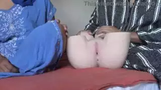 تشعر فيرجن ستيبسون بالصدمة عندما تعلمه زوجة الأب المسلم كيف يمارس الجنس