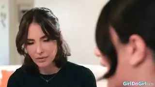 لماذا لا تصمت وتلعق كسي