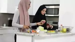الفتاة العربية الأبنوس الساخنة مارس الجنس من قبل زوجها ميلو بلايز