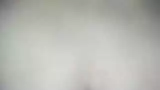 فتاة راندي الآسيوية مع شعر مجعد يمارس الجنس مع رجل أسود، في الطبيعة