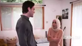 يائسة مقابل الدولارات ، تسقط على ركبتيها | الحجاب