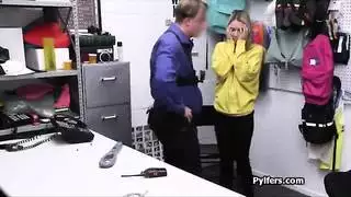 محاولة سرقة ديك رومي في بطن مزيف