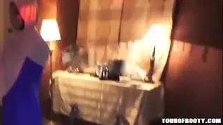 جولة من الغنائم تتيح فتاة العرب العرب المحلية للجندي الأمريكي