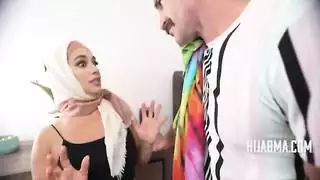فقاعة بعقب زوجة الحجاب العربية الملاعين إخوانه في القانون بريانا بوربون | الحجاب