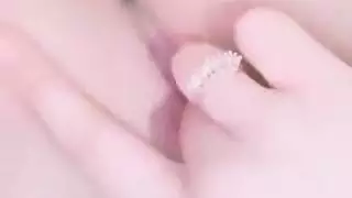 عسوله اوى وجسمها مرمر تلعب فى كسها تنيكه لحد ما تنزل السبعه ونص