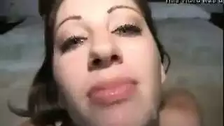 نجمة البورنو الرائعة عارية في حمام السباحة ، تمارس الجنس مع عشيقها في غرفة نومها