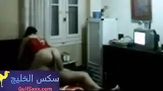 شاب جايب شرموطة و ينيكها بالفلوس و هي فرحانة