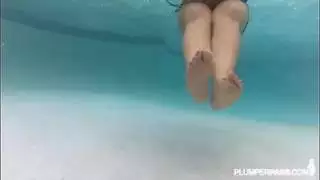 فتيات عاريات في حوض السباحة مع ديكس كبيرة مقاطع فيديو