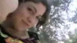 فتاة عربية تهب الديك ومارس الجنس في الهواء الطلق