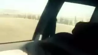 قحبة جزائرية محجبة بتتشرمط في السيارة وتمص الزب