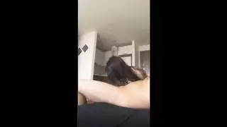 زوجة تركية شابة تركب على ديك كبير