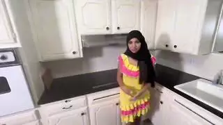 أميرة علي تتشرمط عشان الفلوس