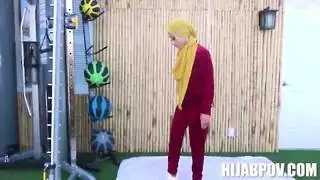 أعتقد بيريز تحت الحجاب