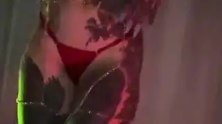 وضع ديك رومي عيد الميلاد في زوجة صديقي المثيرة