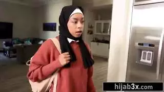 يطلب هوتي عن مراهق مسلم أن يعلمنا ممارسة الجنس