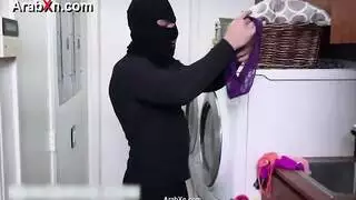 لا يهمها من يكون فهي تعشق الزب بجنون سكس مترجم