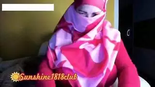 فتاة عربية قرنية مع كبير الثدي على كاميرا ويب مسلمة الحجاب نوفمبر