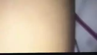 بنت عربيه اندر ايدج تعرض طيزها