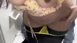 اوسخ سكس مصرى فضيحة سمر شرموطة اسكندرية الواد زنقها و ناكها فى مخزن محل الملابس براحة يا احمد كسم زبك ناشف اوى