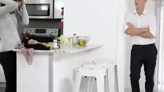 أخ غير شقيق قرنية يأكل كس أخته العربية