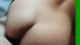 مشاهدة الفتاة اللاتينية المثيرة تأخذ قضيبًا أسودًا كبيرًا في بوسها الضيق والحمار
