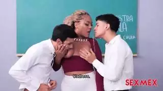 الساخنة بالنسبة للمعلم كارلا موريلي