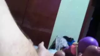 فقط في بوسها الرطب تحب هذا الرجل أن يمارس الجنس معها كثيرًا