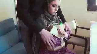 يمتص الغريب مقابل المال