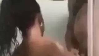 مشتكى داني وتبول عليها