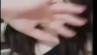 فتاة متعرجة ترقص على الهواء التركي