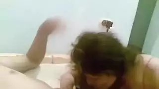 ترضع ويركبها من طيزها