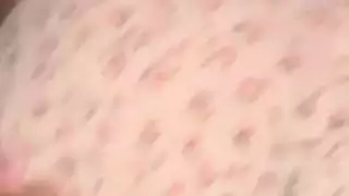 منفردا ساخنا لفتاة مسلمة فرك بوسها وإثارة البظر داخل حجابها الضيق