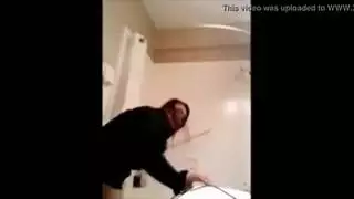 امرأة عربية مع اناكوندا