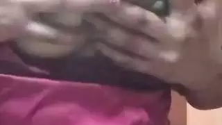 فتاة عربية شابة مدمنة على مهبلها