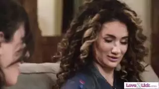 لا أستطيع التوقف عن التفكير في ثدييك الكبيرتين
