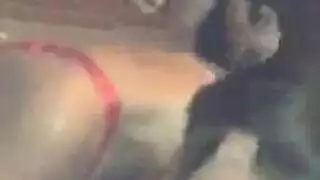 امرأة سمراء ضربات ديك ويحصل مارس الجنس لانتزاع الجافة