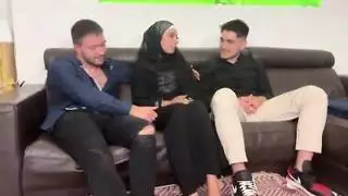 فتاة عربية تصاب بالجنون عندما تصل إلى إسبانيا وتريد اختراقًا مزدوجًا علياء ياسين