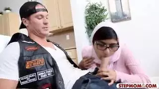 زوجة الأب العربية وفي سن المراهقة الثلاثي مذهلة