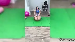 سارة العربية فاتنة الثدي الكبيرة تحصل على أكثر من مجرد امتداد مع عشيقة تمتد كلوي أمور وحزامها الكبير