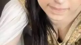 أفضل فتاة عربية للتكريم يرجى التكريم لها