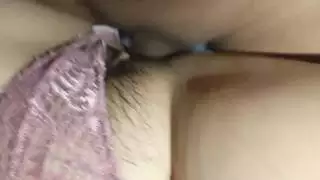 جنس لذيذ محلي الصنع لزوجين هواة مهبل غني مشعر مع بيكيني